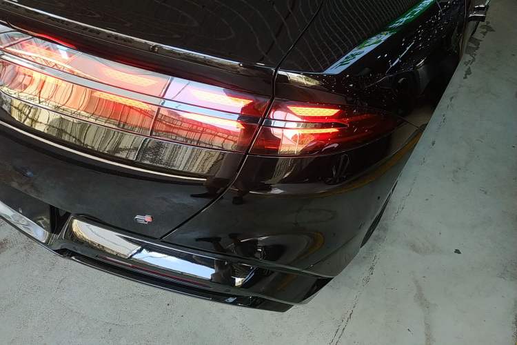 Used Denza Z9 2024 1100 km Four-Wheel Drive Pro Version Right Rear Taillight