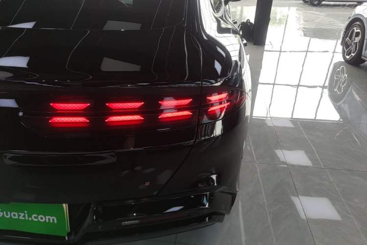 Used Denza Z9 2024 1100 km Four-Wheel Drive Max Version Right Rear Taillight