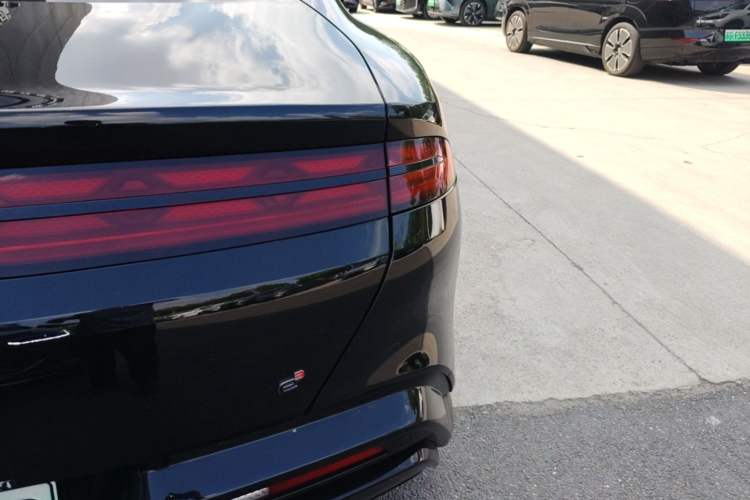Used Denza Z9 2024 1100 km Four-Wheel Drive Max Version Right Rear Taillight