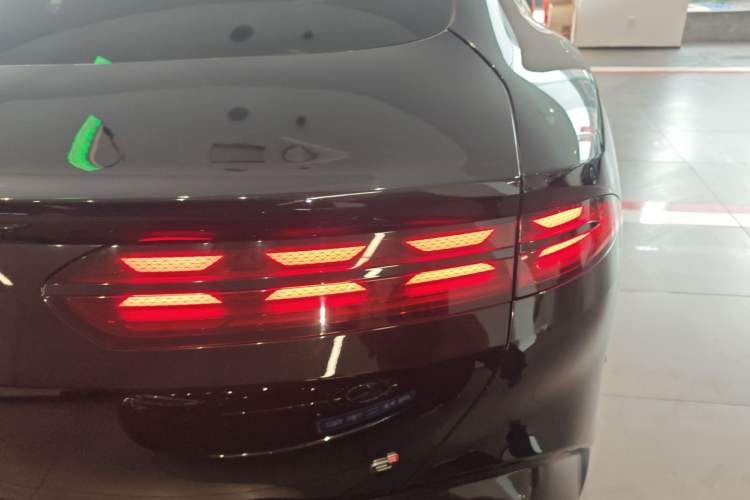 Used Denza Z9 2024 1100 km Four-Wheel Drive Max Version Right Rear Taillight