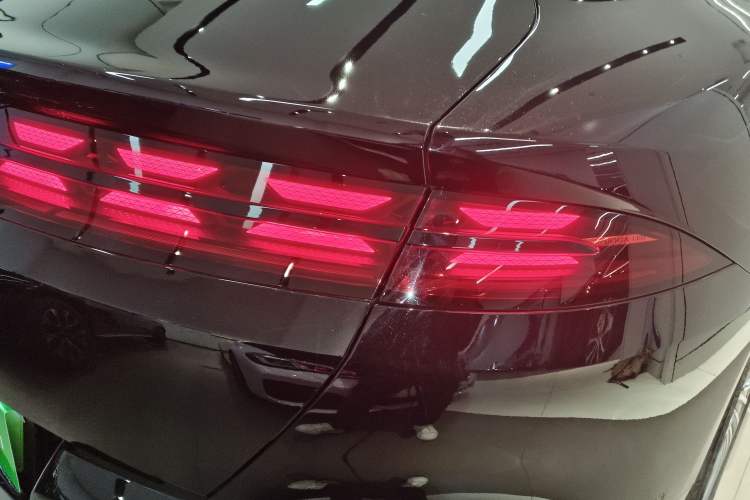Used Denza Z9 2024 1100 km All-Wheel-Drive Ultra Version Right Rear Taillight