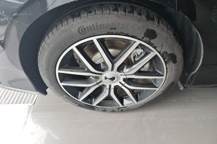 Used Denza Z9 2024 1100 km Four-Wheel Drive Max Version Right Rear Wheel Hub