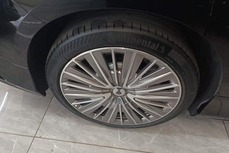 Used Denza Z9 2024 1100 km All-Wheel-Drive Ultra Version Right Rear Wheel Hub