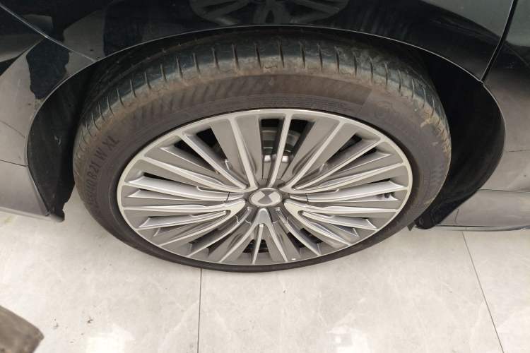 Used Denza Z9 2024 1100 km All-Wheel-Drive Ultra Version Right Rear Wheel Hub