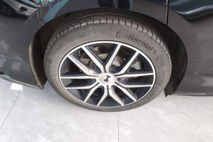 Used Denza Z9 2024 1100 km Four-Wheel Drive Max Version Right Rear Wheel Hub