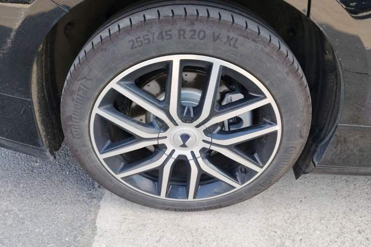 Used Denza Z9 2024 1100 km Four-Wheel Drive Max Version Right Rear Wheel Hub
