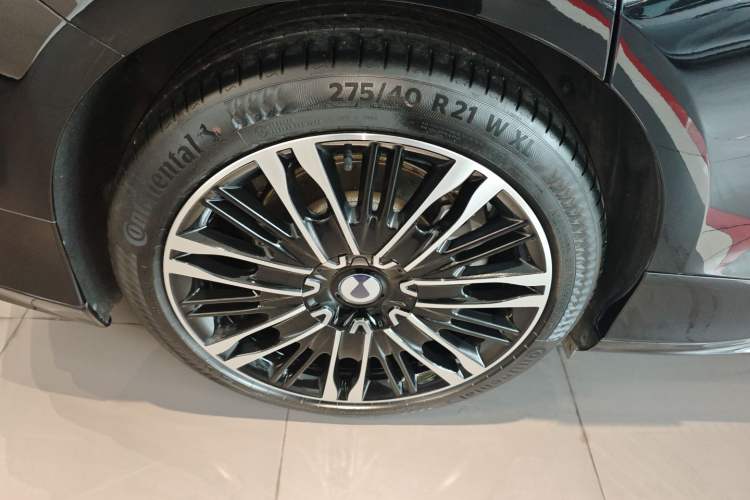 Used Denza Z9 2024 1100 km Four-Wheel Drive Max Version Right Rear Wheel Hub