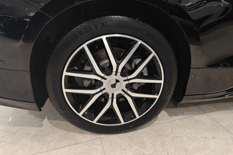 Used Denza Z9 2024 1100 km Four-Wheel Drive Max Version Right Rear Wheel Hub