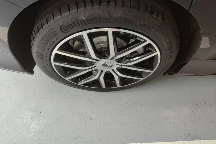 Used Denza Z9 2024 1100 km Four-Wheel Drive Pro Version Right Rear Wheel Hub