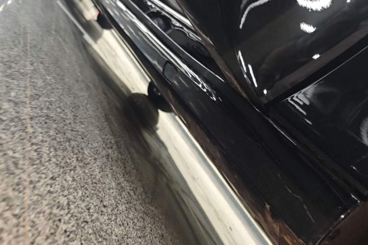 Used Denza Z9 2024 1100 km Four-Wheel Drive Max Version Right Side Sill