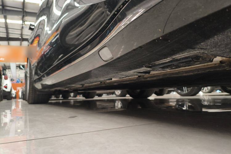 Used Denza Z9 2024 1100 km All-Wheel-Drive Ultra Version Right Side Sill