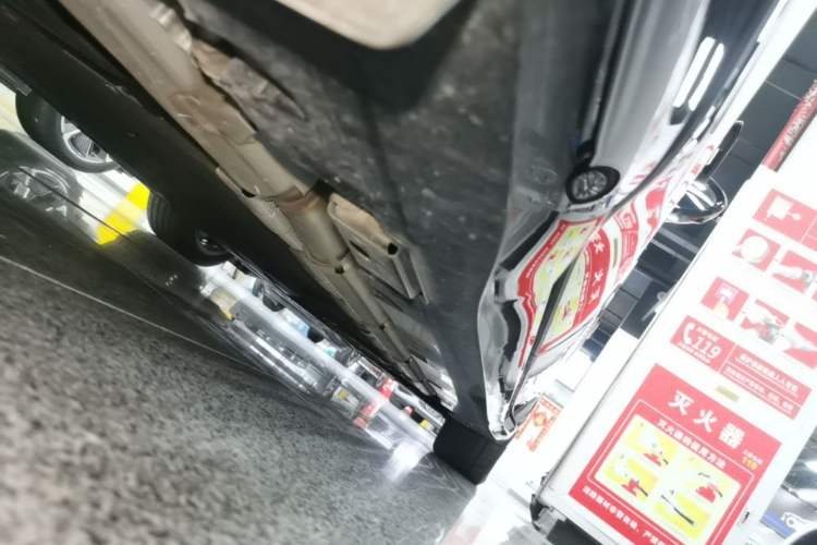Used Denza Z9 2024 1100 km Four-Wheel Drive Max Version Right Side Sill