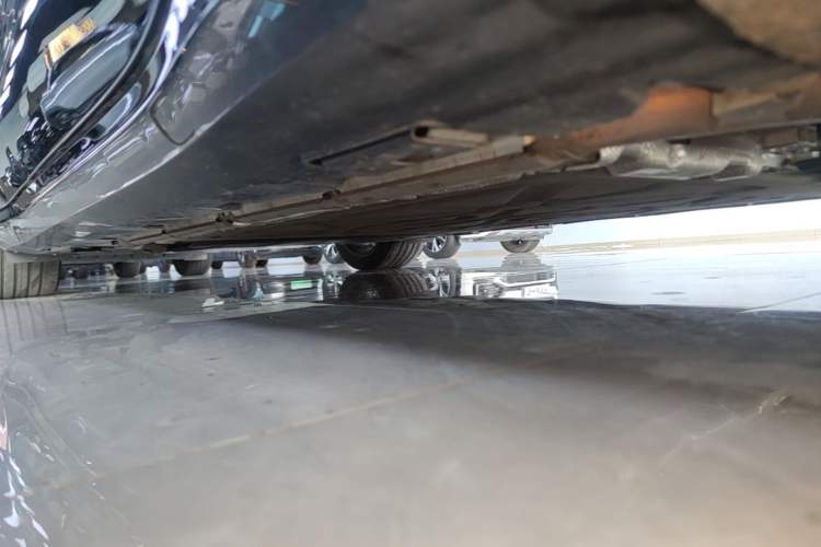 Used Denza Z9 2024 1100 km Four-Wheel Drive Max Version Right Side Sill
