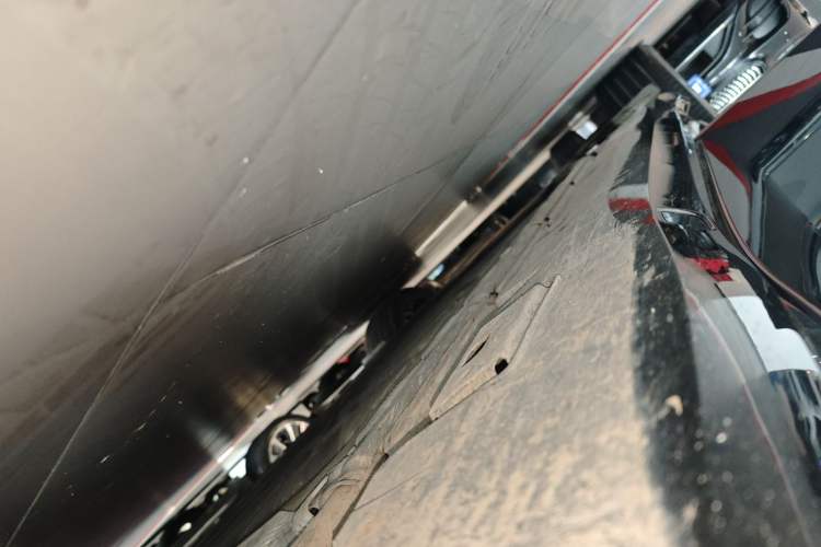 Used Denza Z9 2024 1100 km Four-Wheel Drive Max Version Right Side Sill