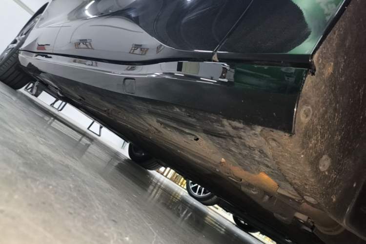 Used Denza Z9 2024 1100 km Four-Wheel Drive Max Version Right Side Sill