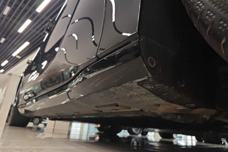 Used Denza Z9 2024 1100 km Four-Wheel Drive Max Version Right Side Sill