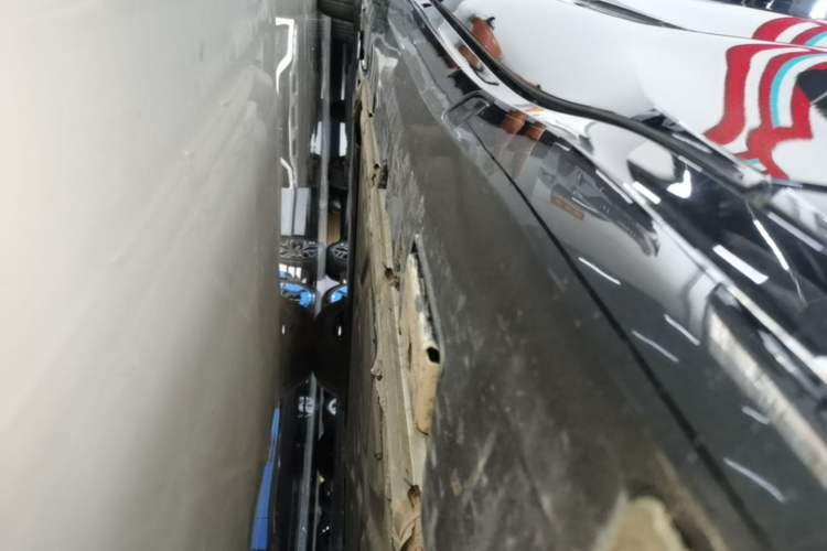 Used Denza Z9 2024 1100 km Four-Wheel Drive Max Version Right Side Sill