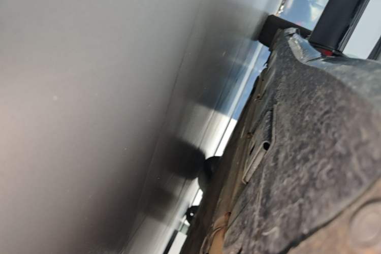 Used Denza Z9 2024 1100 km Four-Wheel Drive Max Version Right Side Sill