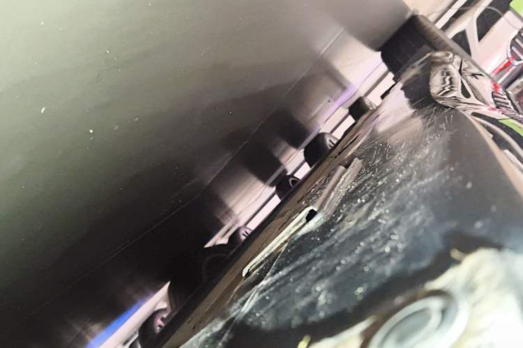 Used Denza Z9 2024 1100 km All-Wheel-Drive Ultra Version Right Side Sill