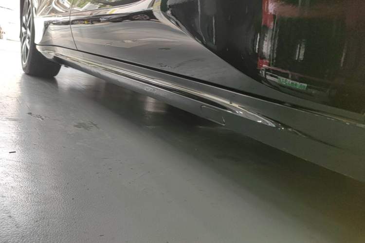 Used Denza Z9 2024 1100 km Four-Wheel Drive Pro Version Right Side Sill