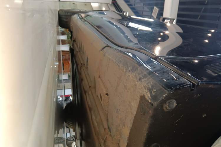 Used Denza Z9 2024 1100 km All-Wheel-Drive Ultra Version Right Side Sill