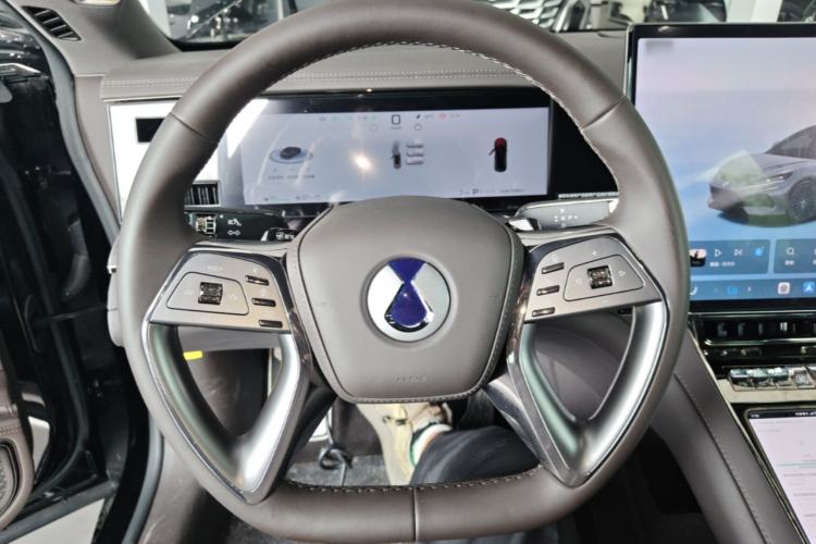 Used Denza Z9 2024 1100 km Four-Wheel Drive Max Version Steering Wheel