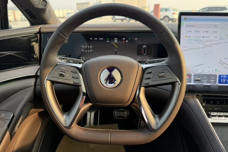 Used Denza Z9 2024 1100 km Four-Wheel Drive Pro Version Steering Wheel