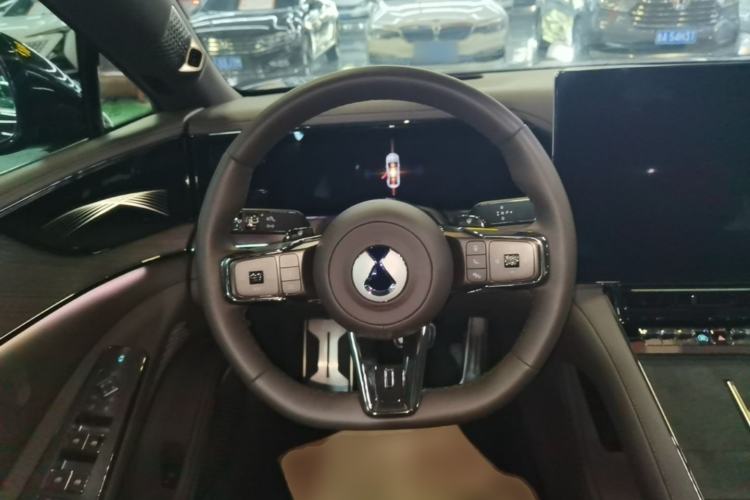 Used Denza Z9 2024 1100 km Four-Wheel Drive Max Version Steering Wheel