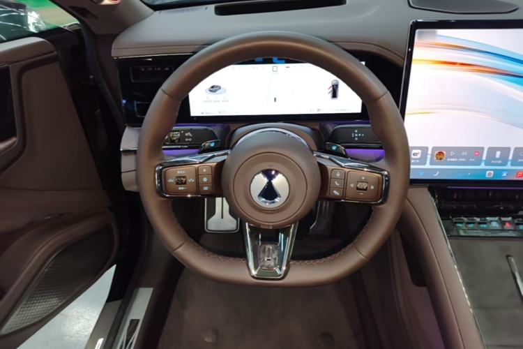 Used Denza Z9 2024 1100 km Four-Wheel Drive Max Version Steering Wheel