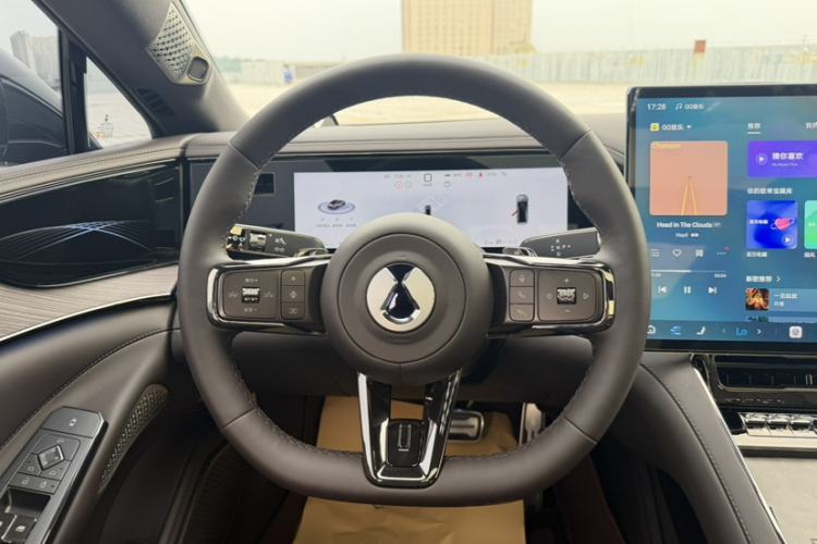 Used Denza Z9 2024 1100 km Four-Wheel Drive Max Version Steering Wheel