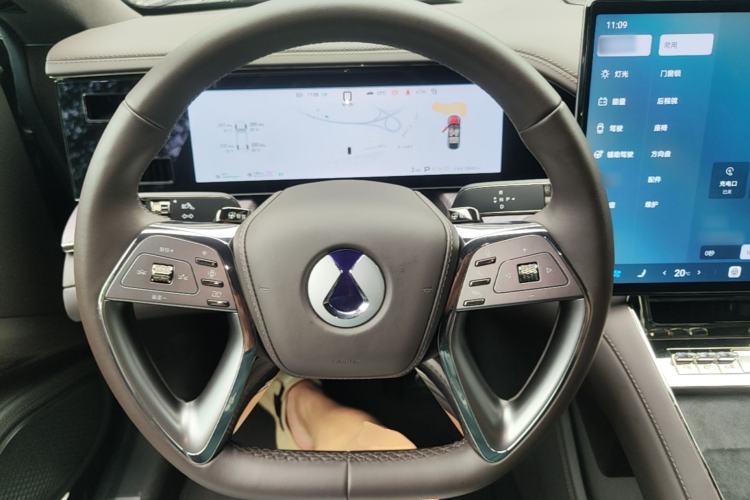 Used Denza Z9 2024 1100 km Four-Wheel Drive Max Version Steering Wheel
