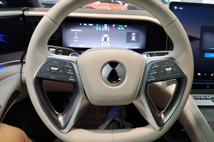 Used Denza Z9 2024 630 km All-Wheel Drive Max Version Steering Wheel
