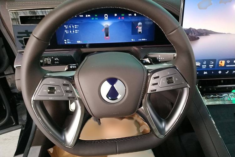 Used Denza Z9 2024 1100 km Four-Wheel Drive Pro Version Steering Wheel