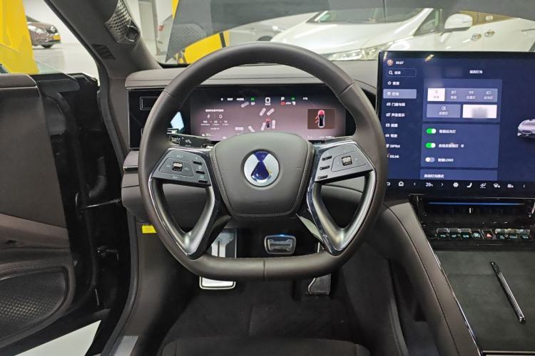 Used Denza Z9 2024 1100 km Four-Wheel Drive Max Version Steering Wheel