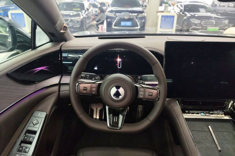 Used Denza Z9 2024 1100 km Four-Wheel Drive Max Version Steering Wheel