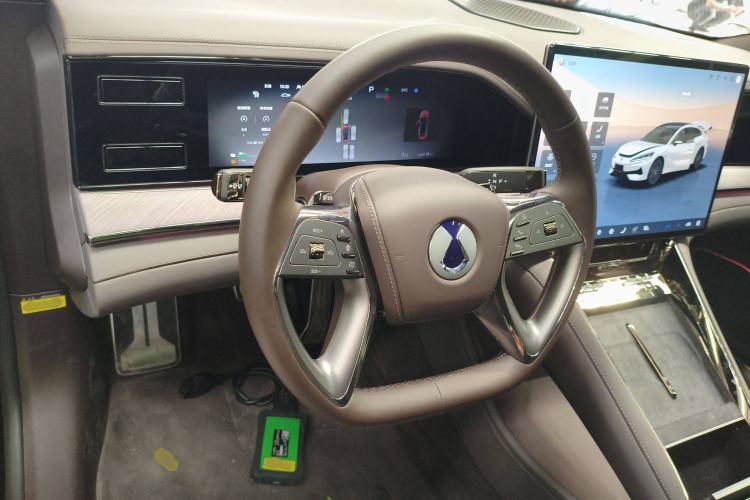 Used Denza Z9 2024 1100 km All-Wheel-Drive Ultra Version Steering Wheel