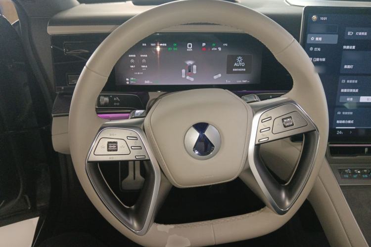 Used Denza Z9 2024 1100 km Four-Wheel Drive Max Version Steering Wheel