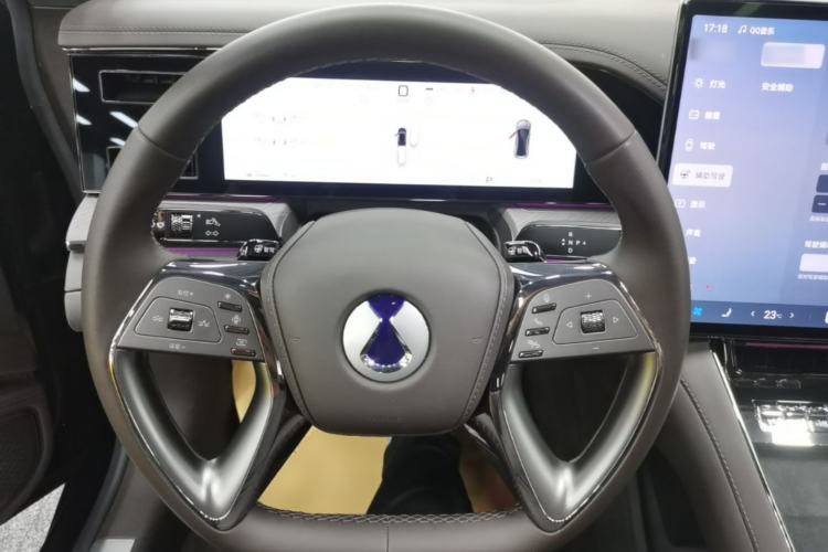 Used Denza Z9 2024 1100 km Four-Wheel Drive Max Version Steering Wheel