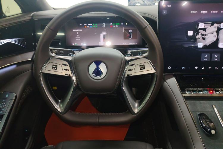 Used Denza Z9 2024 630 km All-Wheel Drive Max Version Steering Wheel
