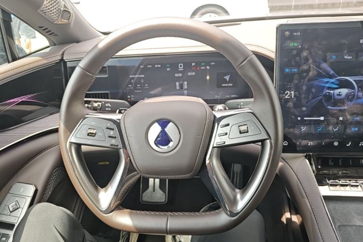Used Denza Z9 2024 1100 km Four-Wheel Drive Max Version Steering Wheel