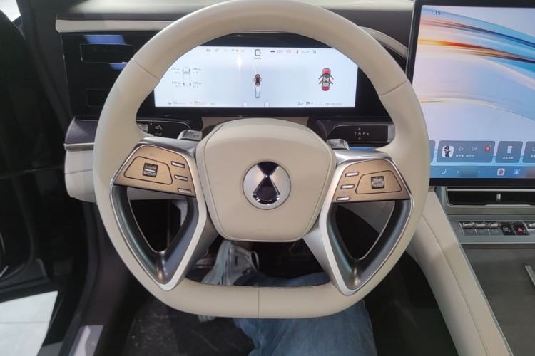 Used Denza Z9 2024 1100 km Four-Wheel Drive Max Version Steering Wheel