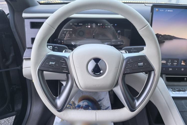 Used Denza Z9 2024 1100 km Four-Wheel Drive Max Version Steering Wheel
