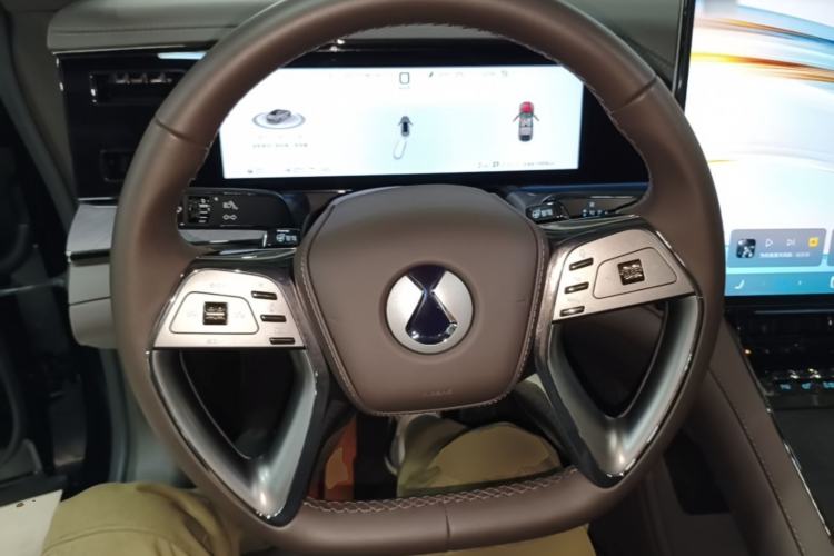 Used Denza Z9 2024 1100 km Four-Wheel Drive Max Version Steering Wheel