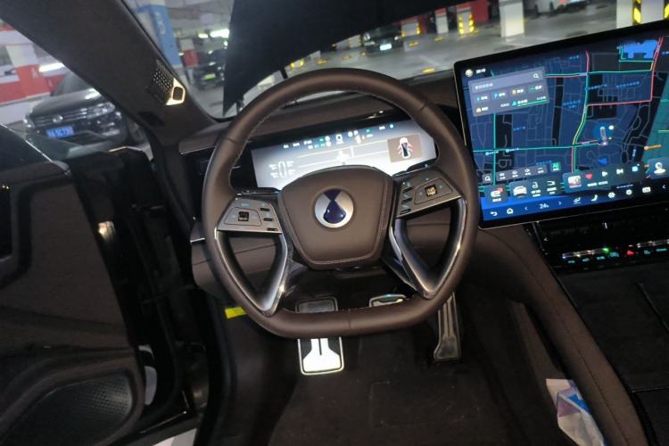 Used Denza Z9 2024 1100 km All-Wheel-Drive Ultra Version Steering Wheel