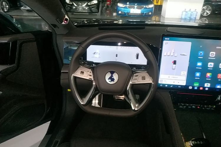Used Denza Z9 2024 1100 km Four-Wheel Drive Max Version Steering Wheel