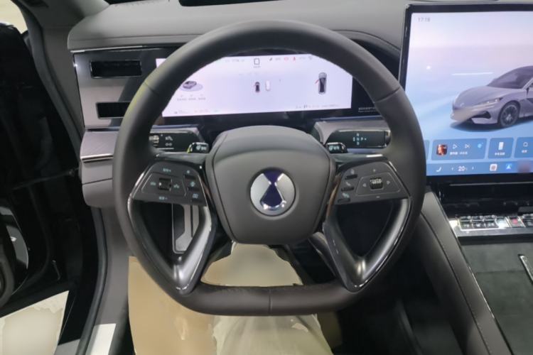 Used Denza Z9 2024 1100 km Four-Wheel Drive Max Version Steering Wheel