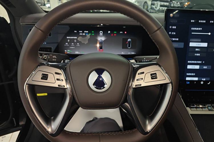 Used Denza Z9 2024 1100 km Four-Wheel Drive Max Version Steering Wheel