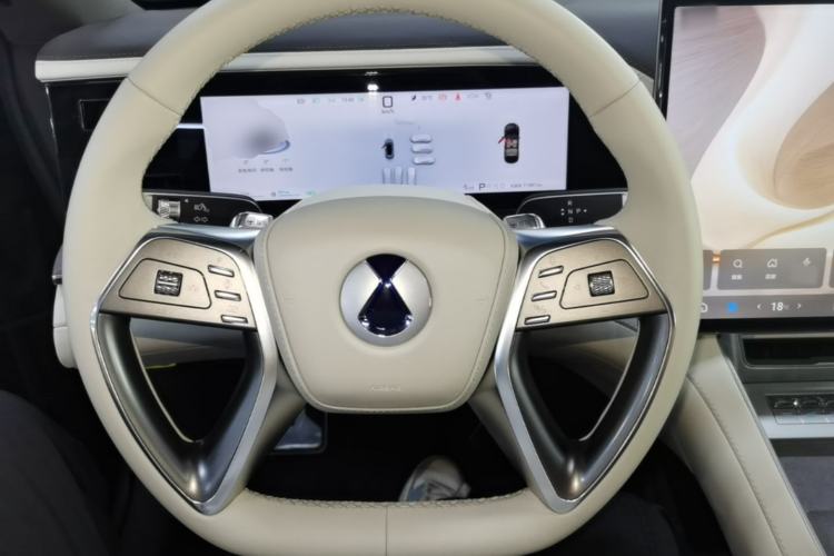 Used Denza Z9 2024 1100 km Four-Wheel Drive Max Version Steering Wheel