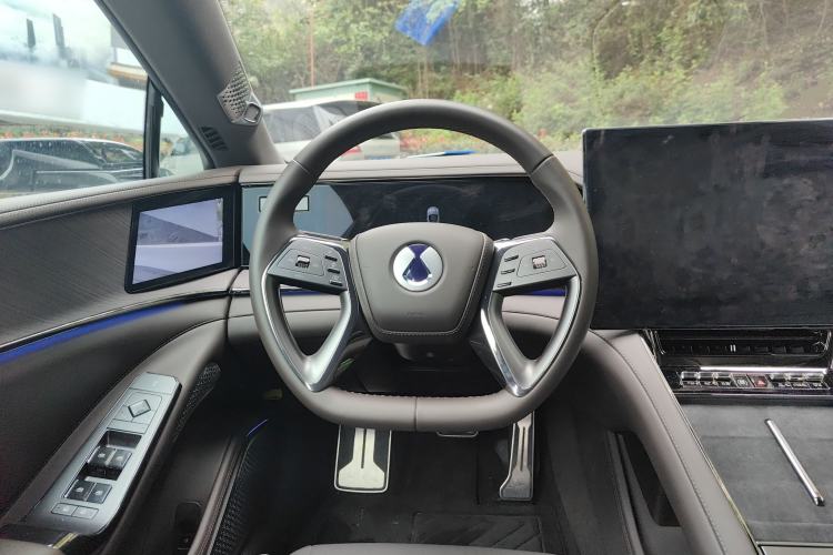 Used Denza Z9 2024 1100 km All-Wheel-Drive Ultra Version Steering Wheel