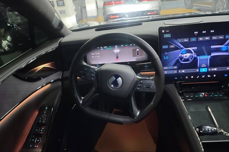 Used Denza Z9 2024 1100 km All-Wheel-Drive Ultra Version Steering Wheel